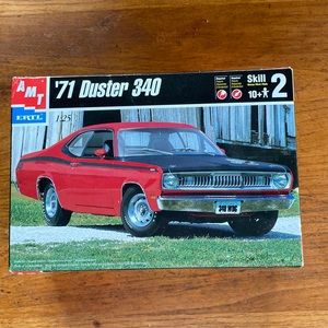 Vintage ERTL/AMT 1:25 ‘71 Duster 340 level 2 2001 Racing Champions model kit